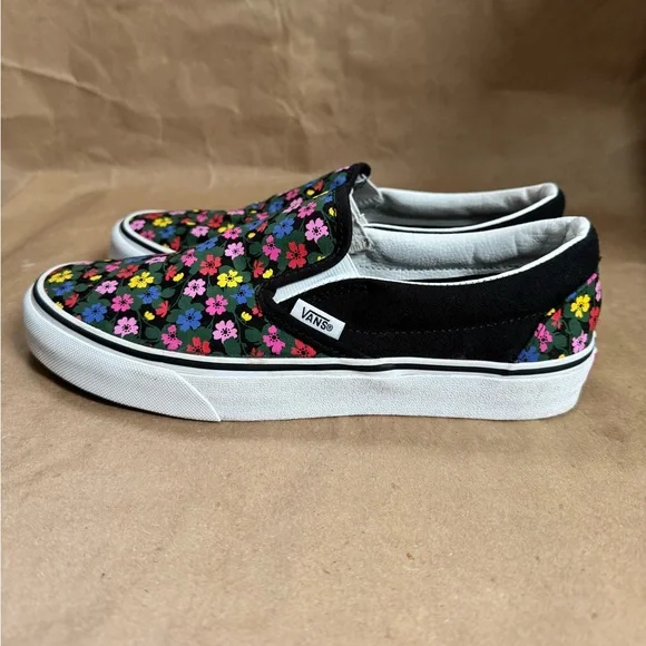 Vans Unisex Classic Slip On in Bright Floral on Black. Size M6.5/W8 - Picture 3 of 8